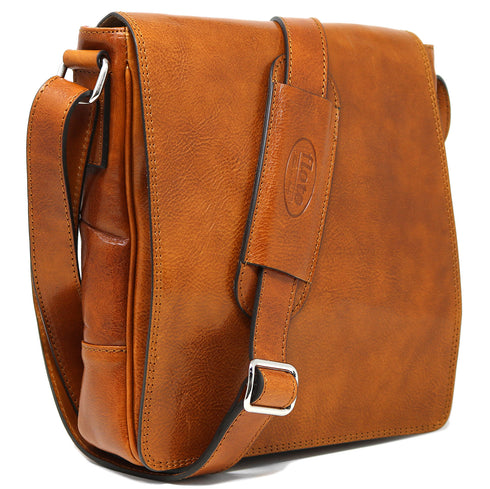 The Floto Siena leather shoulder sling bag is a men's messenger bag that is handcrafted in Italy. This is the Siena Field Bag in Olive Honey Brown. 2